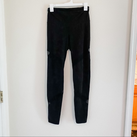 Black Old Navy Go Dry Fitted Leggings with Sheer Black Panels - Picture 1 of 2